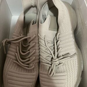 Cushionaire Apolo Knit Slip-On Sneakers Women’s Size 7.5 Beige Comfort Walking